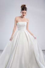 Load image into Gallery viewer, U_DIVA - White
