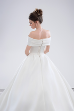 Load image into Gallery viewer, U_DIVA - White
