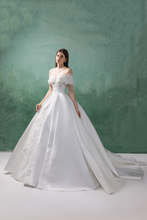 Load image into Gallery viewer, O_TITANIA - White
