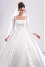 Load image into Gallery viewer, U_ALICE - White
