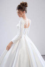 Load image into Gallery viewer, U_ALICE - White
