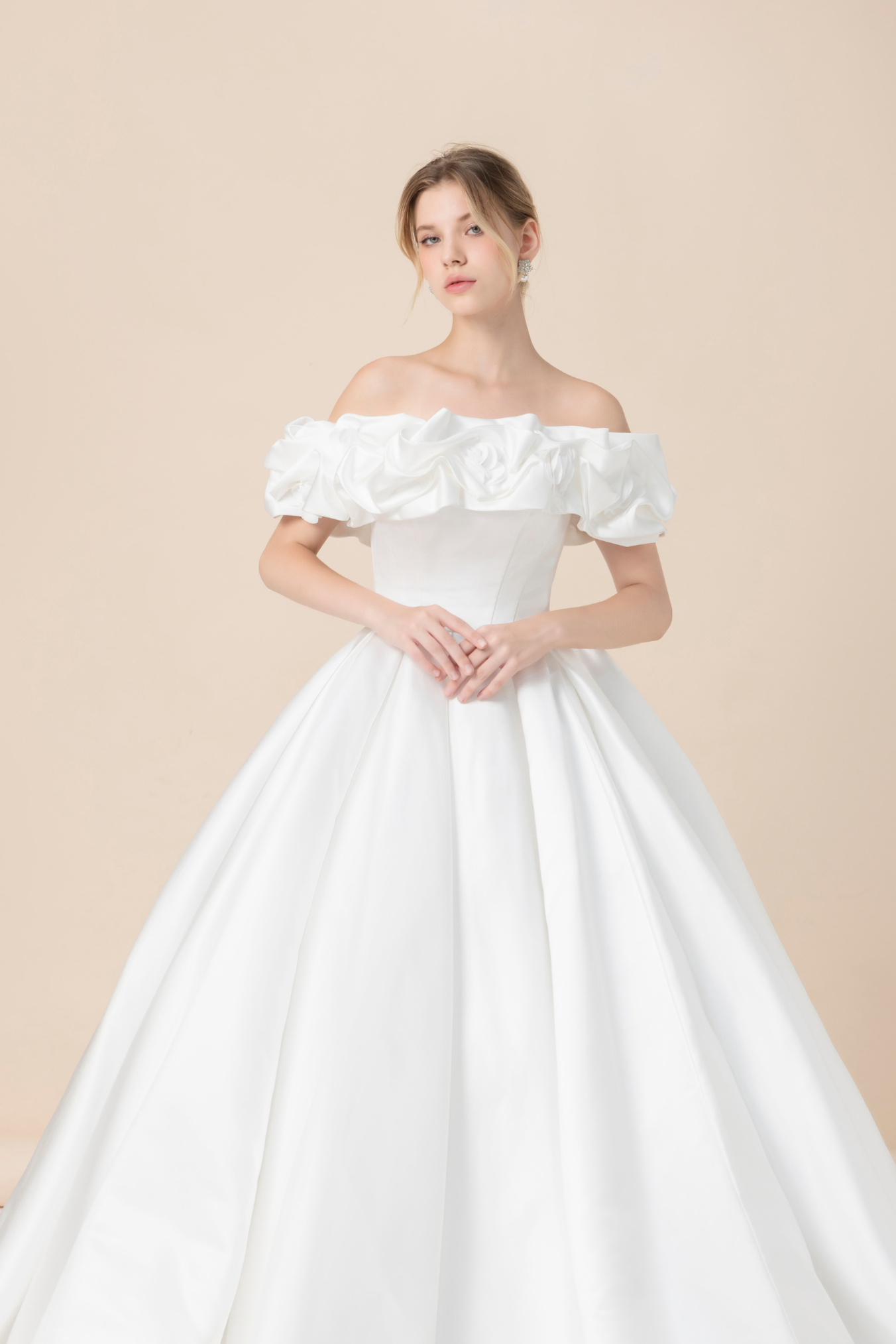 S_MONA - White