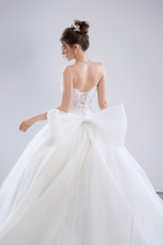 Load image into Gallery viewer, U_SELENA - White
