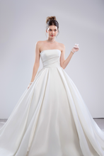 Load image into Gallery viewer, U_DIVA - White
