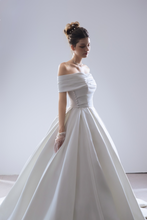 Load image into Gallery viewer, U_DIVA - White
