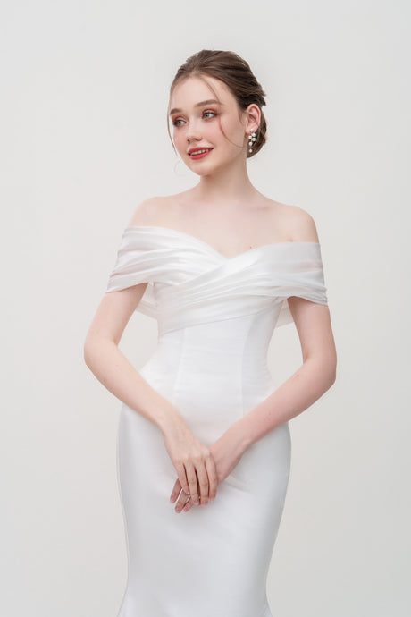 Mermaid satin wedding dress with organza off-shoulder sleeves – sleek, romantic, and modern bridal gown